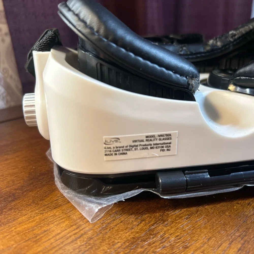 Smartphone VR Headset - Black and White